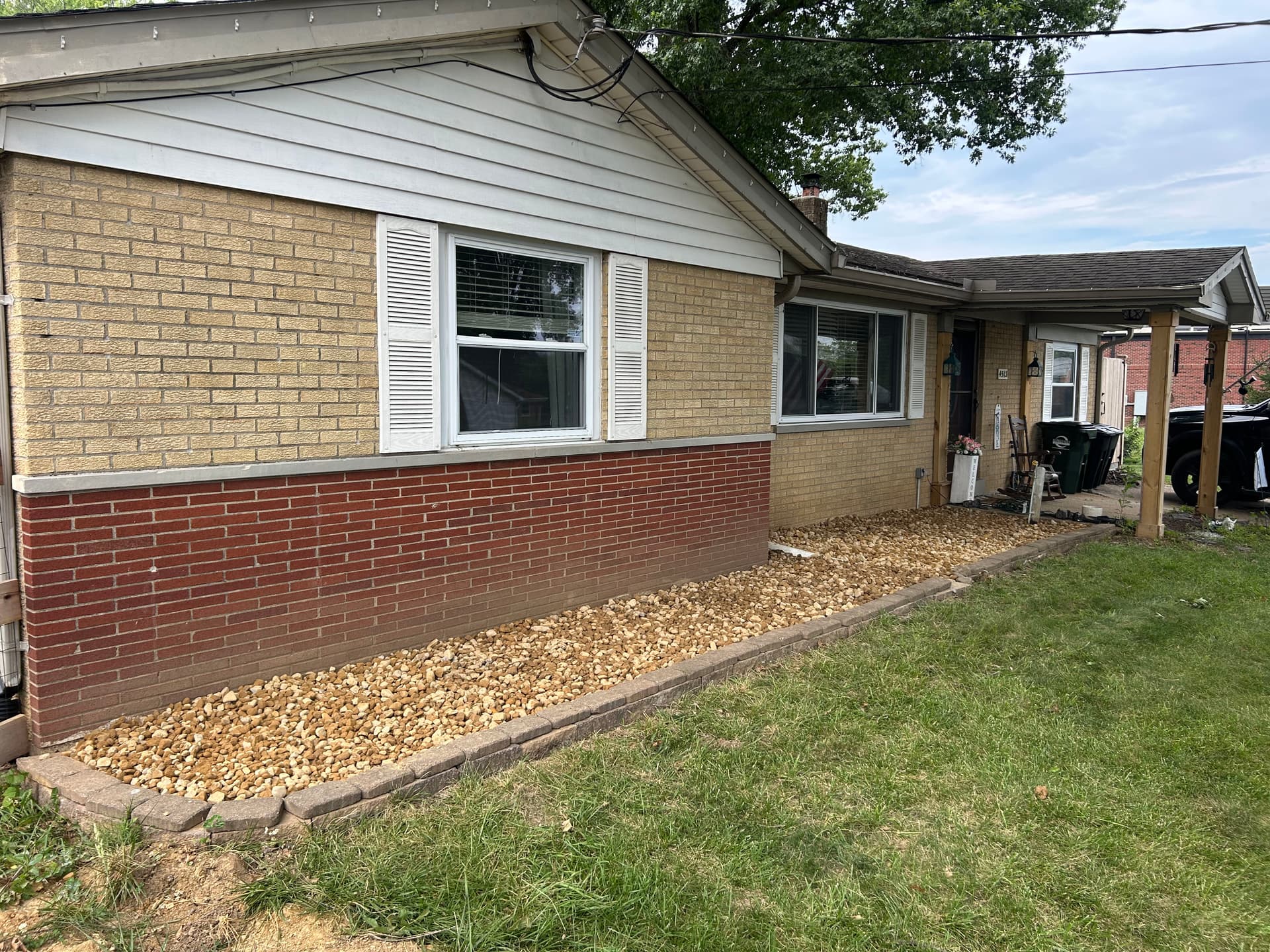 Gallery photos for Landscape Border Repairs, Fresh Rock and Gravel Driveway Work Done Right: Image #2