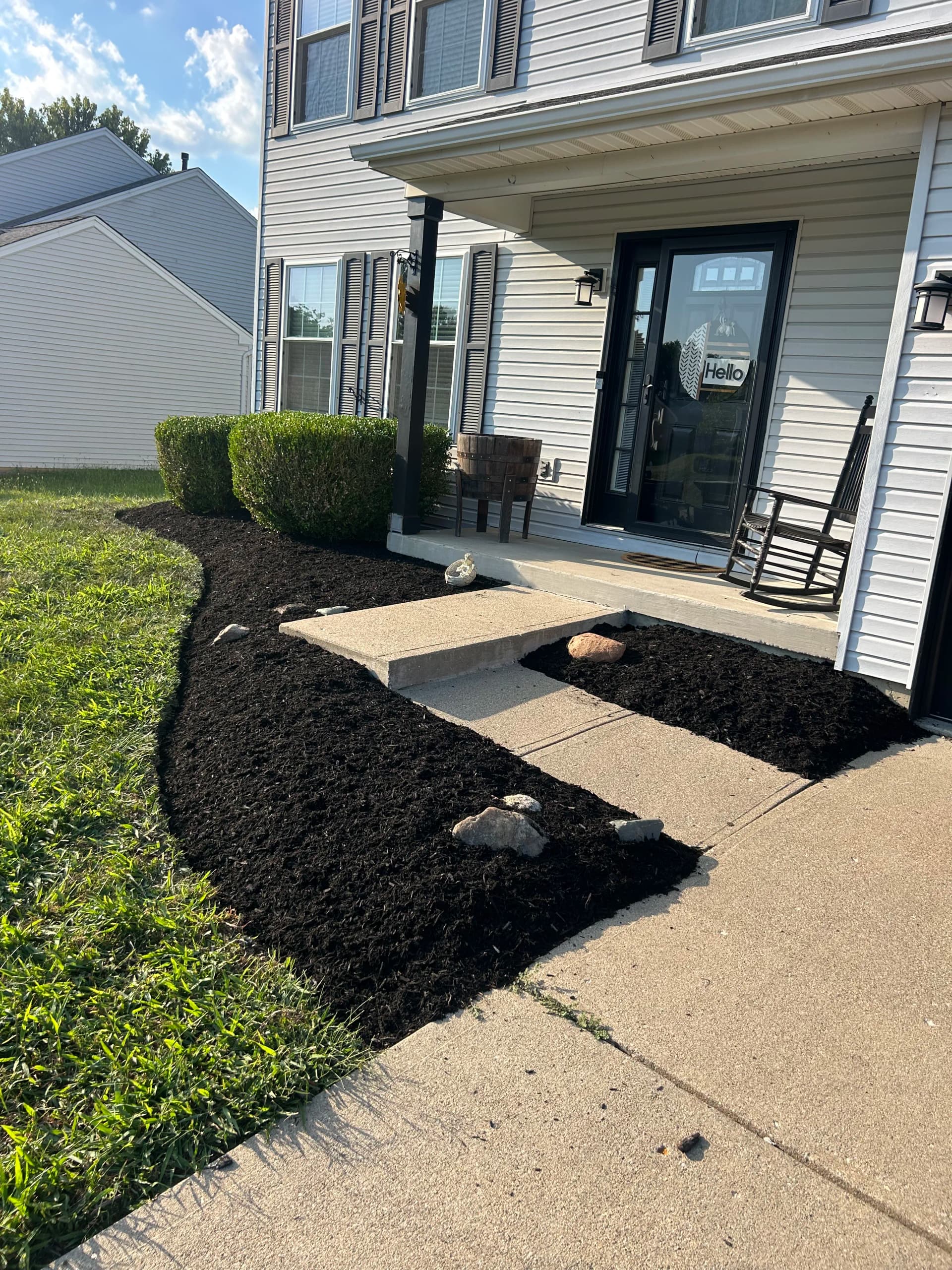 Fresh Mulch Beds That Actually Make Your Front Yard Pop