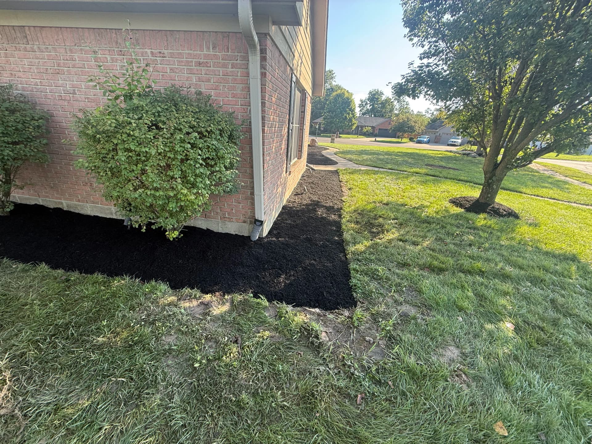 Gallery photos for Fresh Mulch and Clean Beds Change the Whole Feel of a Home: Image #3