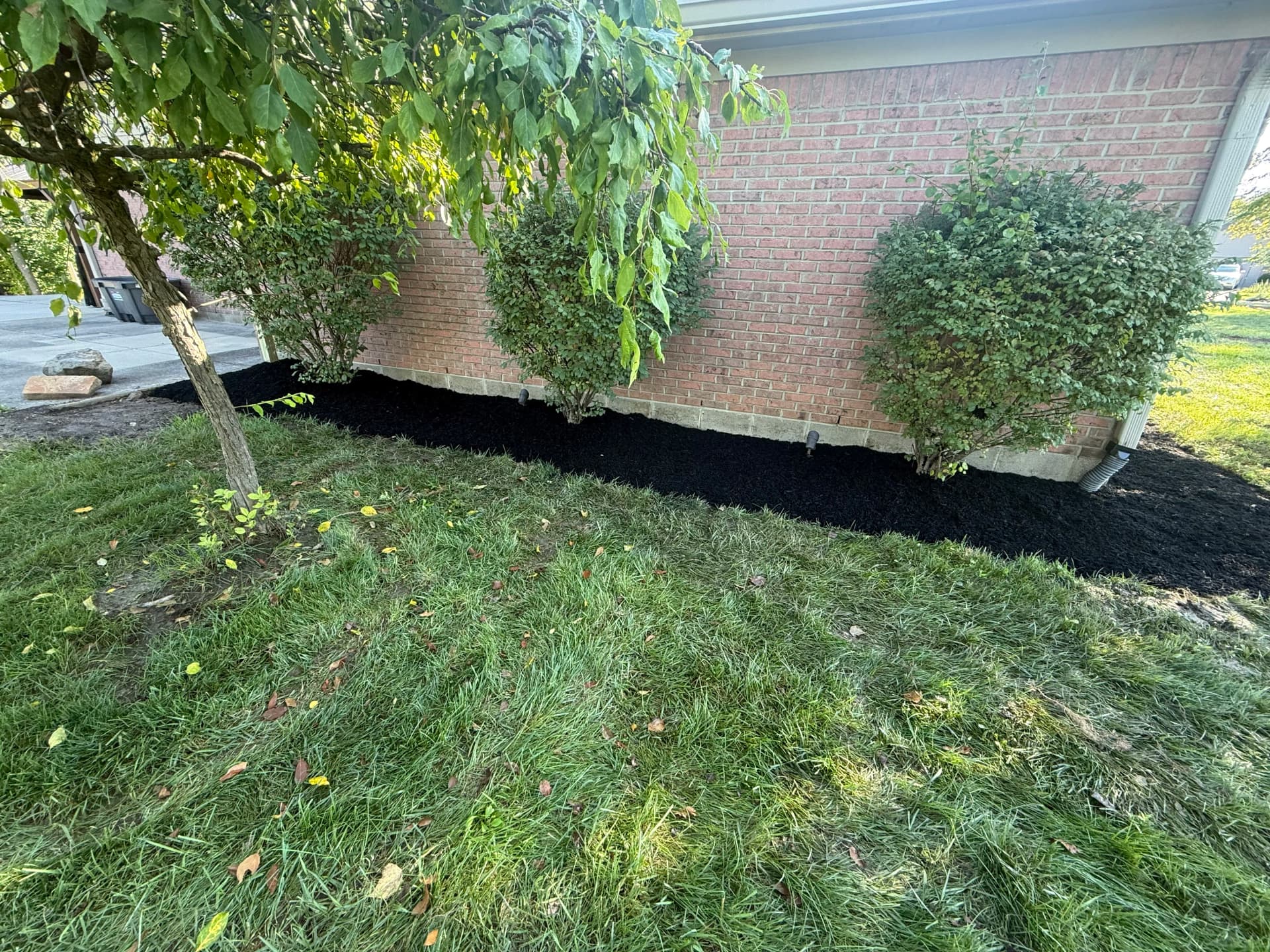 Gallery photos for Fresh Mulch and Clean Beds Change the Whole Feel of a Home: Image #4
